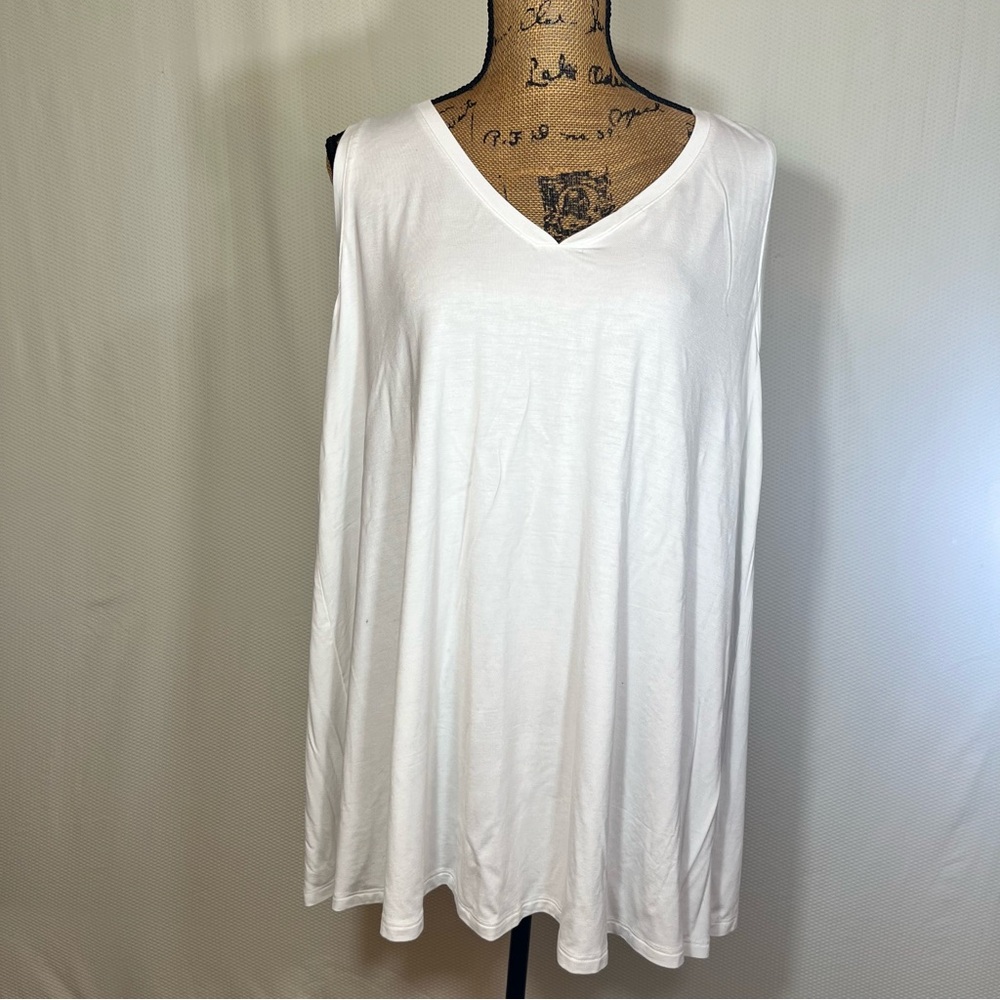 Lane Bryant White V-Neck Sleeveless Tank Size 18/20 Swing tank like 🆕
